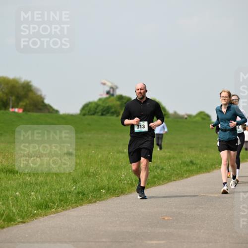 10.05.2026 - 8. Wedeler Halbmarathon Dr. Thomas Lammeyer http://msf.ph/oto/9705812 10.05.2026 11:55:54 Laufen 313, 485 meine-sportfotos.de