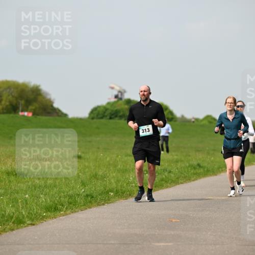 10.05.2026 - 8. Wedeler Halbmarathon Dr. Thomas Lammeyer http://msf.ph/oto/9705813 10.05.2026 11:55:54 Laufen 313, 485 meine-sportfotos.de