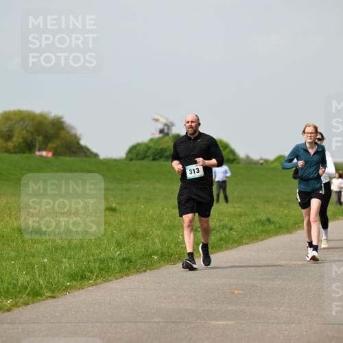 10.05.2026 - 8. Wedeler Halbmarathon Dr. Thomas Lammeyer http://msf.ph/oto/9705814 10.05.2026 11:55:54 Laufen 313, 485 meine-sportfotos.de
