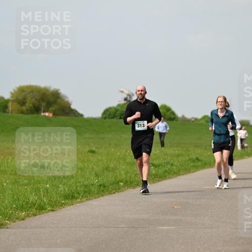 10.05.2026 - 8. Wedeler Halbmarathon Dr. Thomas Lammeyer http://msf.ph/oto/9705816 10.05.2026 11:55:54 Laufen 313, 485 meine-sportfotos.de