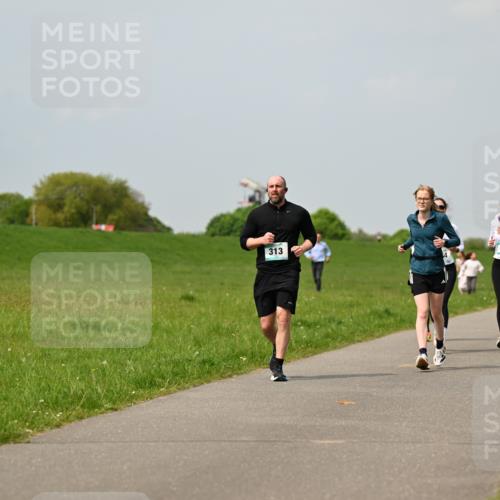 10.05.2026 - 8. Wedeler Halbmarathon Dr. Thomas Lammeyer http://msf.ph/oto/9705817 10.05.2026 11:55:54 Laufen 313, 485 meine-sportfotos.de
