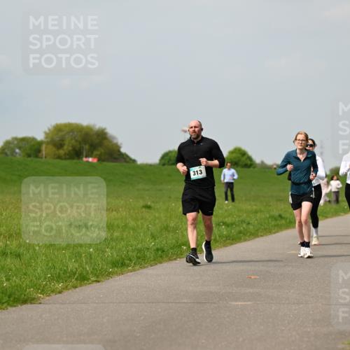 10.05.2026 - 8. Wedeler Halbmarathon Dr. Thomas Lammeyer http://msf.ph/oto/9705818 10.05.2026 11:55:55 Laufen 313, 485 meine-sportfotos.de