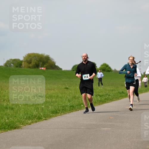 10.05.2026 - 8. Wedeler Halbmarathon Dr. Thomas Lammeyer http://msf.ph/oto/9705820 10.05.2026 11:55:55 Laufen 313, 485 meine-sportfotos.de