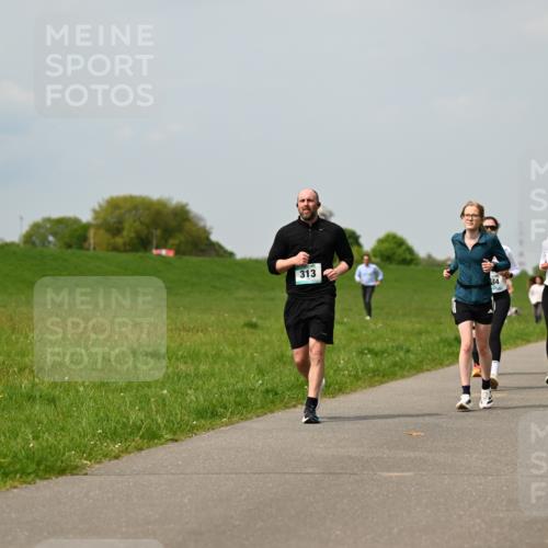 10.05.2026 - 8. Wedeler Halbmarathon Dr. Thomas Lammeyer http://msf.ph/oto/9705822 10.05.2026 11:55:55 Laufen 313, 485 meine-sportfotos.de
