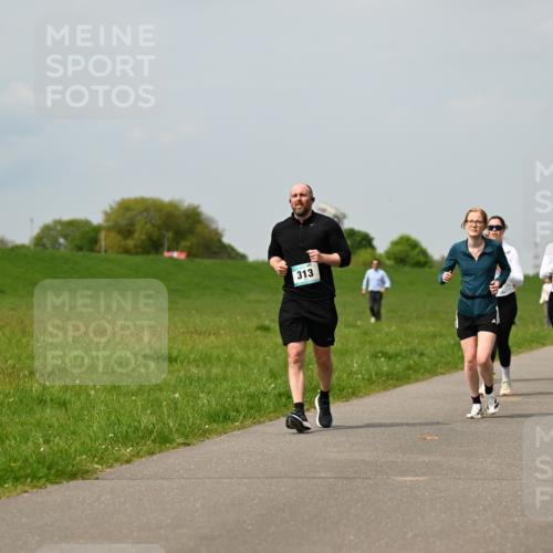 10.05.2026 - 8. Wedeler Halbmarathon Dr. Thomas Lammeyer http://msf.ph/oto/9705824 10.05.2026 11:55:55 Laufen 313, 485 meine-sportfotos.de