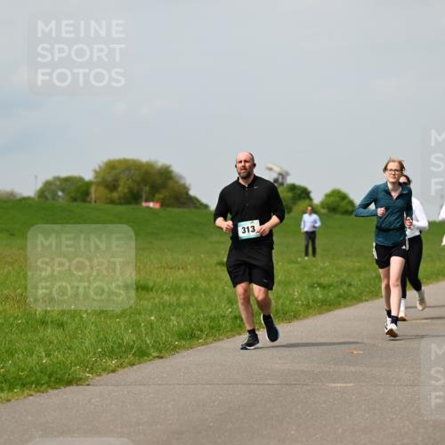 10.05.2026 - 8. Wedeler Halbmarathon Dr. Thomas Lammeyer http://msf.ph/oto/9705825 10.05.2026 11:55:55 Laufen 313, 485 meine-sportfotos.de