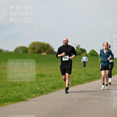 10.05.2026 - 8. Wedeler Halbmarathon Dr. Thomas Lammeyer http://msf.ph/oto/9705827 10.05.2026 11:55:56 Laufen 313, 485 meine-sportfotos.de