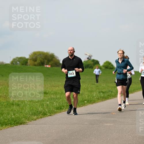 10.05.2026 - 8. Wedeler Halbmarathon Dr. Thomas Lammeyer http://msf.ph/oto/9705828 10.05.2026 11:55:56 Laufen 313, 485 meine-sportfotos.de