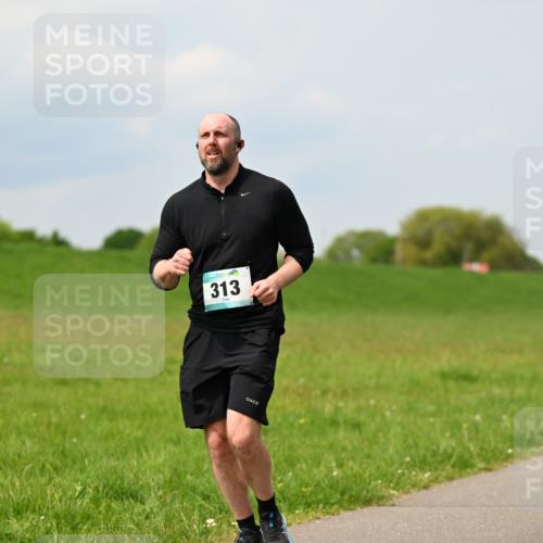 10.05.2026 - 8. Wedeler Halbmarathon Dr. Thomas Lammeyer http://msf.ph/oto/9705835 10.05.2026 11:55:58 Laufen 313 meine-sportfotos.de