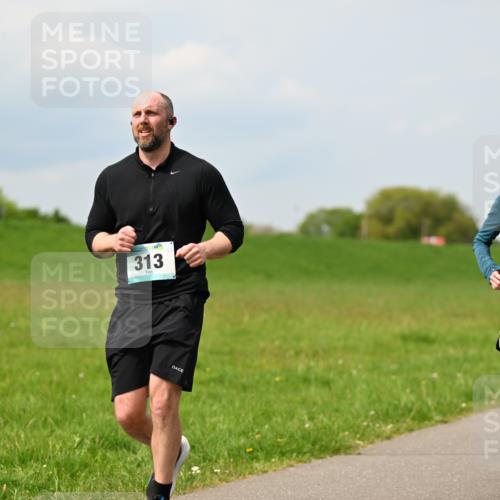 10.05.2026 - 8. Wedeler Halbmarathon Dr. Thomas Lammeyer http://msf.ph/oto/9705836 10.05.2026 11:55:58 Laufen 313 meine-sportfotos.de