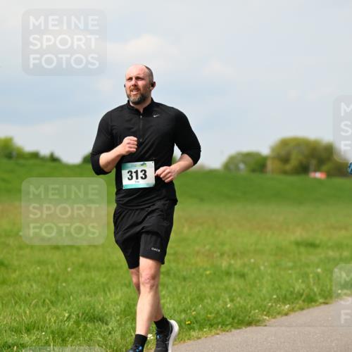 10.05.2026 - 8. Wedeler Halbmarathon Dr. Thomas Lammeyer http://msf.ph/oto/9705838 10.05.2026 11:55:58 Laufen 313 meine-sportfotos.de