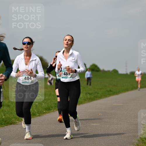 10.05.2026 - 8. Wedeler Halbmarathon Dr. Thomas Lammeyer http://msf.ph/oto/9705839 10.05.2026 11:56:00 Laufen 484, 485 meine-sportfotos.de