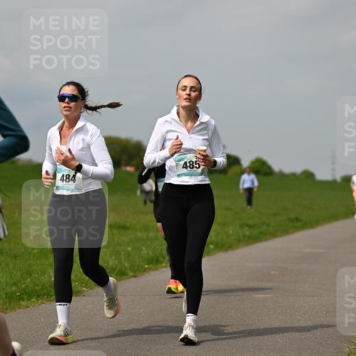 10.05.2026 - 8. Wedeler Halbmarathon Dr. Thomas Lammeyer http://msf.ph/oto/9705841 10.05.2026 11:56:00 Laufen 485, 484 meine-sportfotos.de