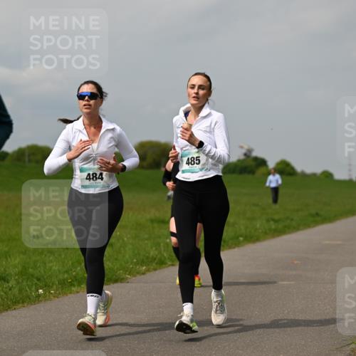 10.05.2026 - 8. Wedeler Halbmarathon Dr. Thomas Lammeyer http://msf.ph/oto/9705843 10.05.2026 11:56:00 Laufen 484, 485 meine-sportfotos.de