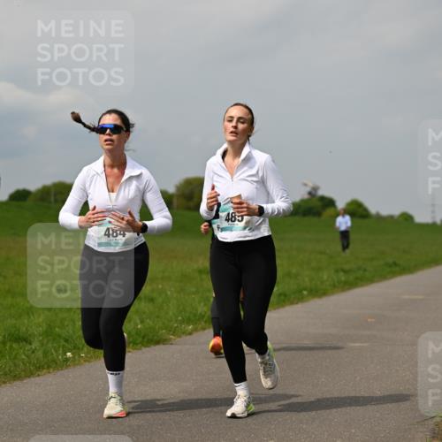 10.05.2026 - 8. Wedeler Halbmarathon Dr. Thomas Lammeyer http://msf.ph/oto/9705844 10.05.2026 11:56:01 Laufen 484, 485 meine-sportfotos.de