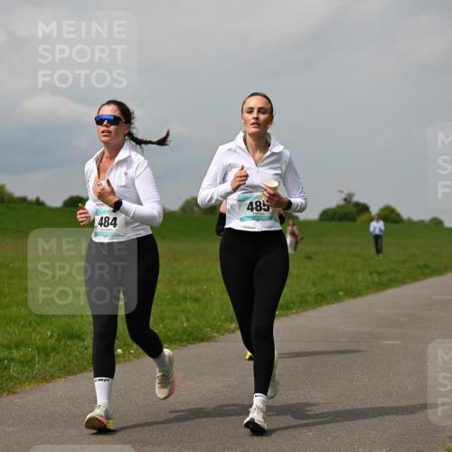 10.05.2026 - 8. Wedeler Halbmarathon Dr. Thomas Lammeyer http://msf.ph/oto/9705845 10.05.2026 11:56:01 Laufen 484, 485 meine-sportfotos.de
