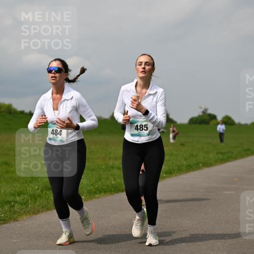 10.05.2026 - 8. Wedeler Halbmarathon Dr. Thomas Lammeyer http://msf.ph/oto/9705846 10.05.2026 11:56:01 Laufen 484, 485 meine-sportfotos.de