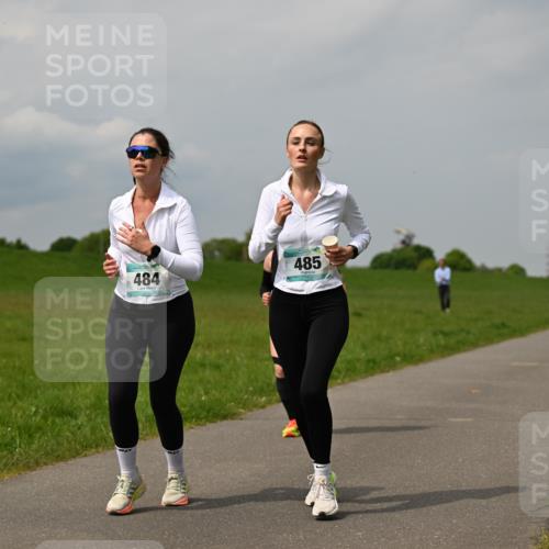 10.05.2026 - 8. Wedeler Halbmarathon Dr. Thomas Lammeyer http://msf.ph/oto/9705847 10.05.2026 11:56:01 Laufen 485, 484 meine-sportfotos.de