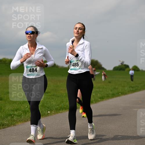 10.05.2026 - 8. Wedeler Halbmarathon Dr. Thomas Lammeyer http://msf.ph/oto/9705848 10.05.2026 11:56:01 Laufen 484, 485 meine-sportfotos.de