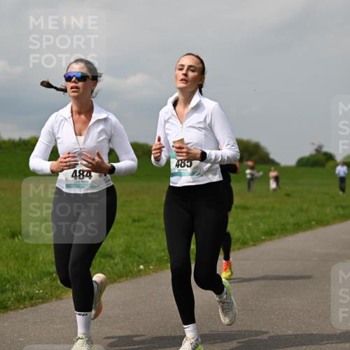 10.05.2026 - 8. Wedeler Halbmarathon Dr. Thomas Lammeyer http://msf.ph/oto/9705849 10.05.2026 11:56:01 Laufen 484, 489 meine-sportfotos.de