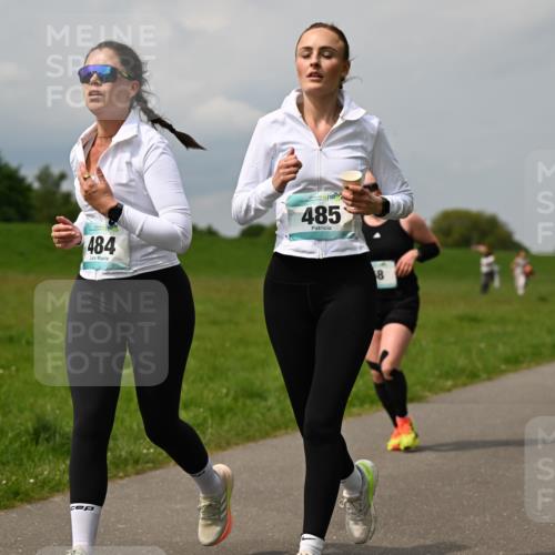 10.05.2026 - 8. Wedeler Halbmarathon Dr. Thomas Lammeyer http://msf.ph/oto/9705850 10.05.2026 11:56:01 Laufen 484, 485 meine-sportfotos.de
