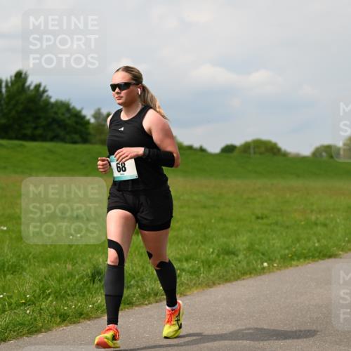 10.05.2026 - 8. Wedeler Halbmarathon Dr. Thomas Lammeyer http://msf.ph/oto/9705858 10.05.2026 11:56:03 Laufen  meine-sportfotos.de