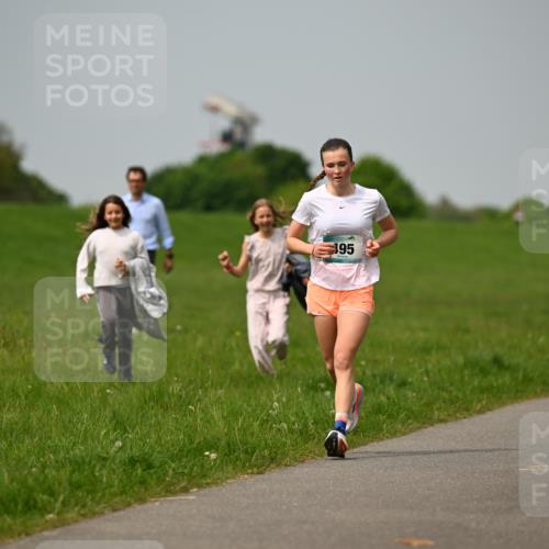 10.05.2026 - 8. Wedeler Halbmarathon Dr. Thomas Lammeyer http://msf.ph/oto/9705861 10.05.2026 11:56:07 Laufen 195 meine-sportfotos.de