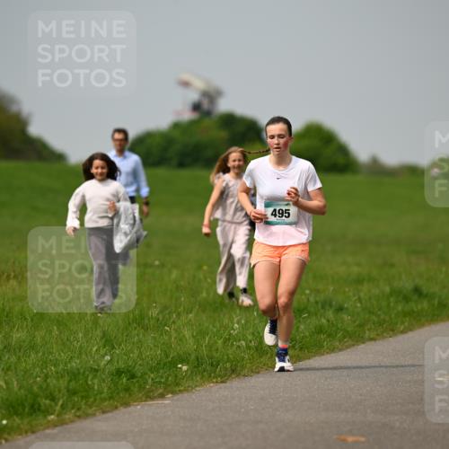 10.05.2026 - 8. Wedeler Halbmarathon Dr. Thomas Lammeyer http://msf.ph/oto/9705862 10.05.2026 11:56:07 Laufen 495 meine-sportfotos.de