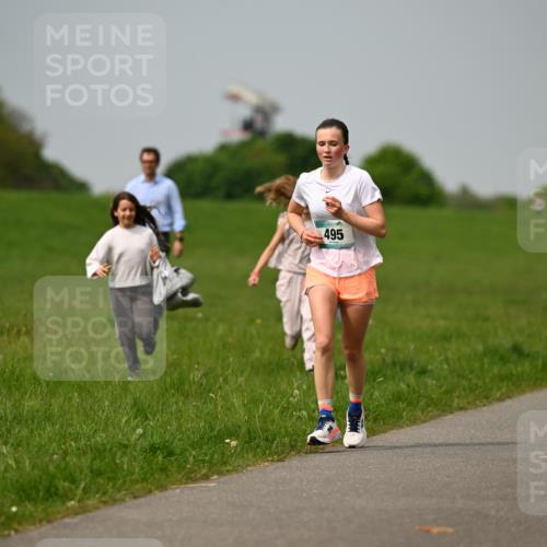 10.05.2026 - 8. Wedeler Halbmarathon Dr. Thomas Lammeyer http://msf.ph/oto/9705864 10.05.2026 11:56:07 Laufen 495 meine-sportfotos.de