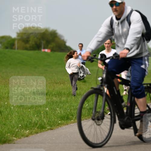 10.05.2026 - 8. Wedeler Halbmarathon Dr. Thomas Lammeyer http://msf.ph/oto/9705870 10.05.2026 11:56:08 Laufen  meine-sportfotos.de