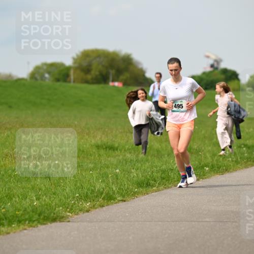 10.05.2026 - 8. Wedeler Halbmarathon Dr. Thomas Lammeyer http://msf.ph/oto/9705873 10.05.2026 11:56:09 Laufen 495 meine-sportfotos.de