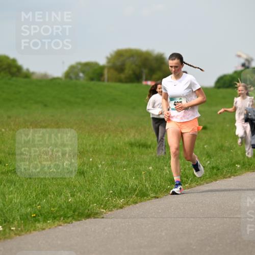 10.05.2026 - 8. Wedeler Halbmarathon Dr. Thomas Lammeyer http://msf.ph/oto/9705875 10.05.2026 11:56:09 Laufen  meine-sportfotos.de