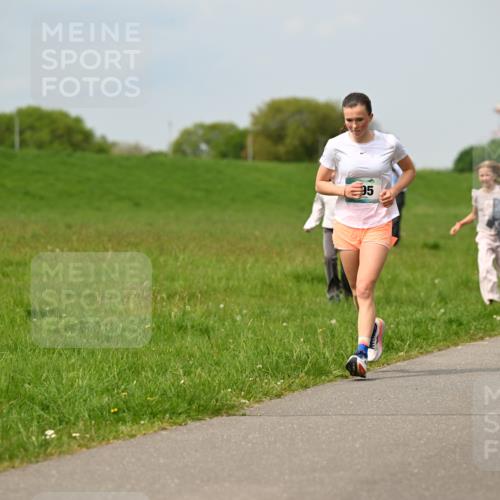 10.05.2026 - 8. Wedeler Halbmarathon Dr. Thomas Lammeyer http://msf.ph/oto/9705878 10.05.2026 11:56:10 Laufen  meine-sportfotos.de