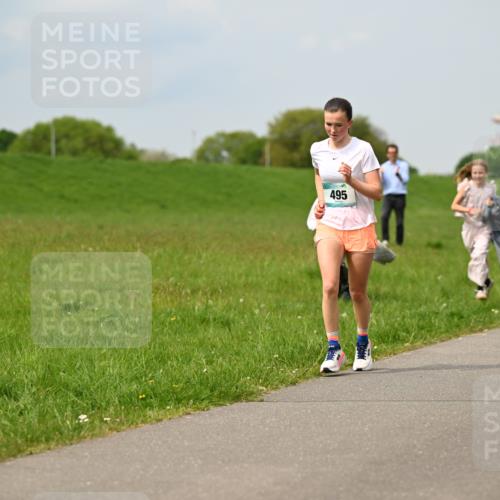 10.05.2026 - 8. Wedeler Halbmarathon Dr. Thomas Lammeyer http://msf.ph/oto/9705879 10.05.2026 11:56:10 Laufen 495 meine-sportfotos.de