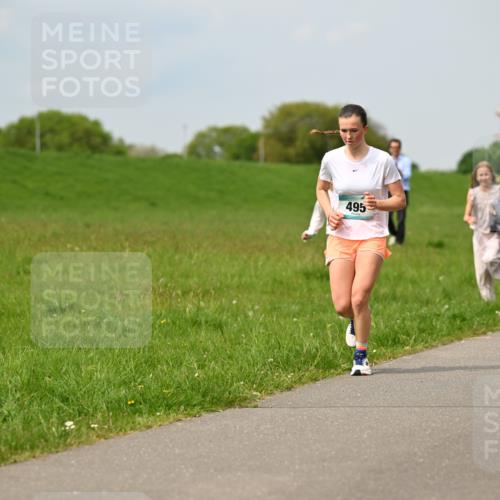 10.05.2026 - 8. Wedeler Halbmarathon Dr. Thomas Lammeyer http://msf.ph/oto/9705880 10.05.2026 11:56:10 Laufen 495 meine-sportfotos.de
