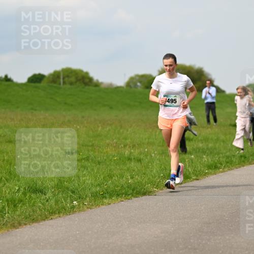 10.05.2026 - 8. Wedeler Halbmarathon Dr. Thomas Lammeyer http://msf.ph/oto/9705883 10.05.2026 11:56:10 Laufen 495 meine-sportfotos.de