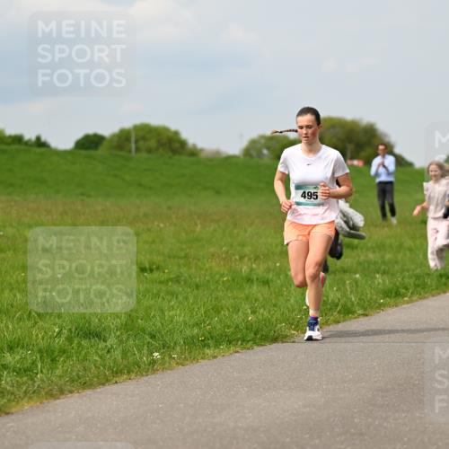 10.05.2026 - 8. Wedeler Halbmarathon Dr. Thomas Lammeyer http://msf.ph/oto/9705884 10.05.2026 11:56:11 Laufen 495 meine-sportfotos.de