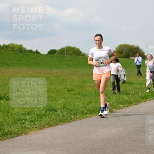 10.05.2026 - 8. Wedeler Halbmarathon Dr. Thomas Lammeyer http://msf.ph/oto/9705888 10.05.2026 11:56:11 Laufen  meine-sportfotos.de