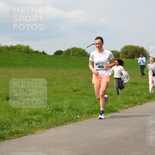 10.05.2026 - 8. Wedeler Halbmarathon Dr. Thomas Lammeyer http://msf.ph/oto/9705889 10.05.2026 11:56:11 Laufen 495 meine-sportfotos.de