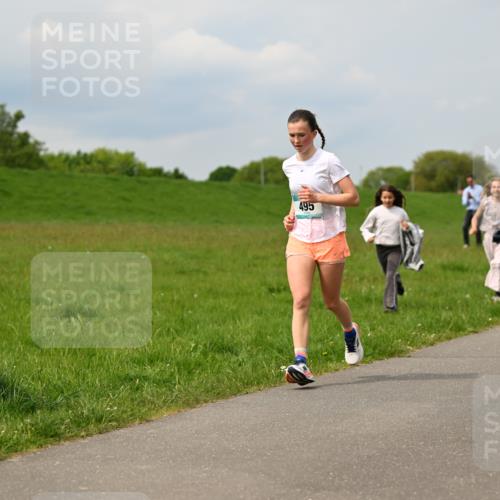 10.05.2026 - 8. Wedeler Halbmarathon Dr. Thomas Lammeyer http://msf.ph/oto/9705891 10.05.2026 11:56:11 Laufen 495 meine-sportfotos.de