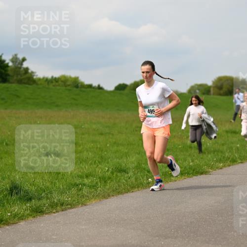 10.05.2026 - 8. Wedeler Halbmarathon Dr. Thomas Lammeyer http://msf.ph/oto/9705892 10.05.2026 11:56:12 Laufen 495 meine-sportfotos.de