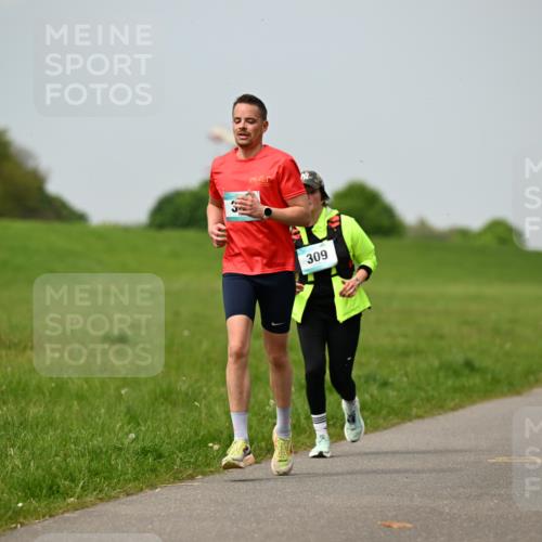 10.05.2026 - 8. Wedeler Halbmarathon Dr. Thomas Lammeyer http://msf.ph/oto/9705939 10.05.2026 11:56:32 Laufen 309 meine-sportfotos.de