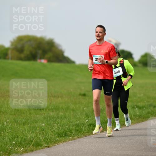 10.05.2026 - 8. Wedeler Halbmarathon Dr. Thomas Lammeyer http://msf.ph/oto/9705941 10.05.2026 11:56:33 Laufen 309 meine-sportfotos.de