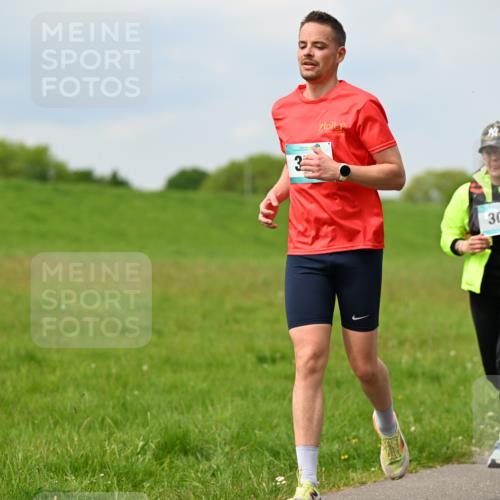 10.05.2026 - 8. Wedeler Halbmarathon Dr. Thomas Lammeyer http://msf.ph/oto/9705949 10.05.2026 11:56:36 Laufen 309 meine-sportfotos.de