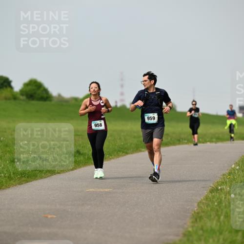 10.05.2026 - 8. Wedeler Halbmarathon Dr. Thomas Lammeyer http://msf.ph/oto/9705951 10.05.2026 11:56:38 Laufen 959, 958 meine-sportfotos.de