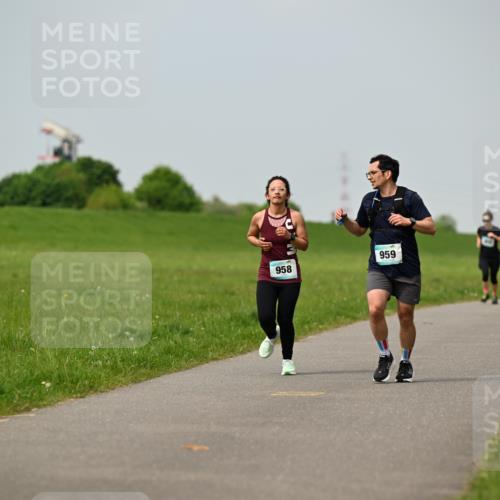 10.05.2026 - 8. Wedeler Halbmarathon Dr. Thomas Lammeyer http://msf.ph/oto/9705953 10.05.2026 11:56:38 Laufen 958, 959 meine-sportfotos.de