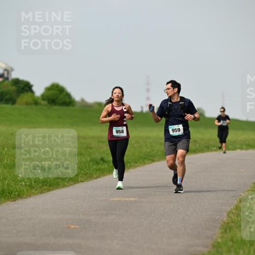 10.05.2026 - 8. Wedeler Halbmarathon Dr. Thomas Lammeyer http://msf.ph/oto/9705954 10.05.2026 11:56:38 Laufen 958, 959 meine-sportfotos.de