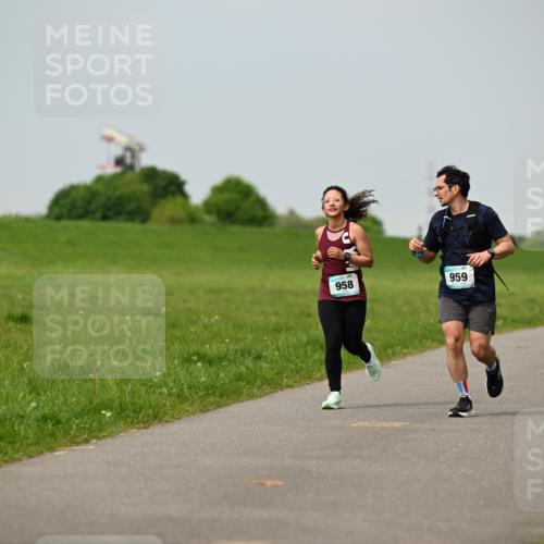 10.05.2026 - 8. Wedeler Halbmarathon Dr. Thomas Lammeyer http://msf.ph/oto/9705955 10.05.2026 11:56:38 Laufen 959 meine-sportfotos.de
