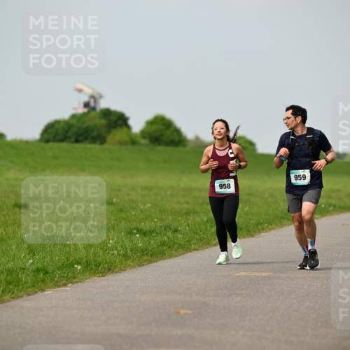 10.05.2026 - 8. Wedeler Halbmarathon Dr. Thomas Lammeyer http://msf.ph/oto/9705956 10.05.2026 11:56:38 Laufen 958, 959 meine-sportfotos.de