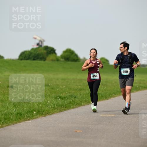 10.05.2026 - 8. Wedeler Halbmarathon Dr. Thomas Lammeyer http://msf.ph/oto/9705957 10.05.2026 11:56:38 Laufen 958, 959 meine-sportfotos.de